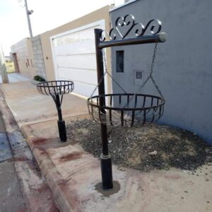Outdoor Metal Planter Pole for Streets, Parks & Landscapes